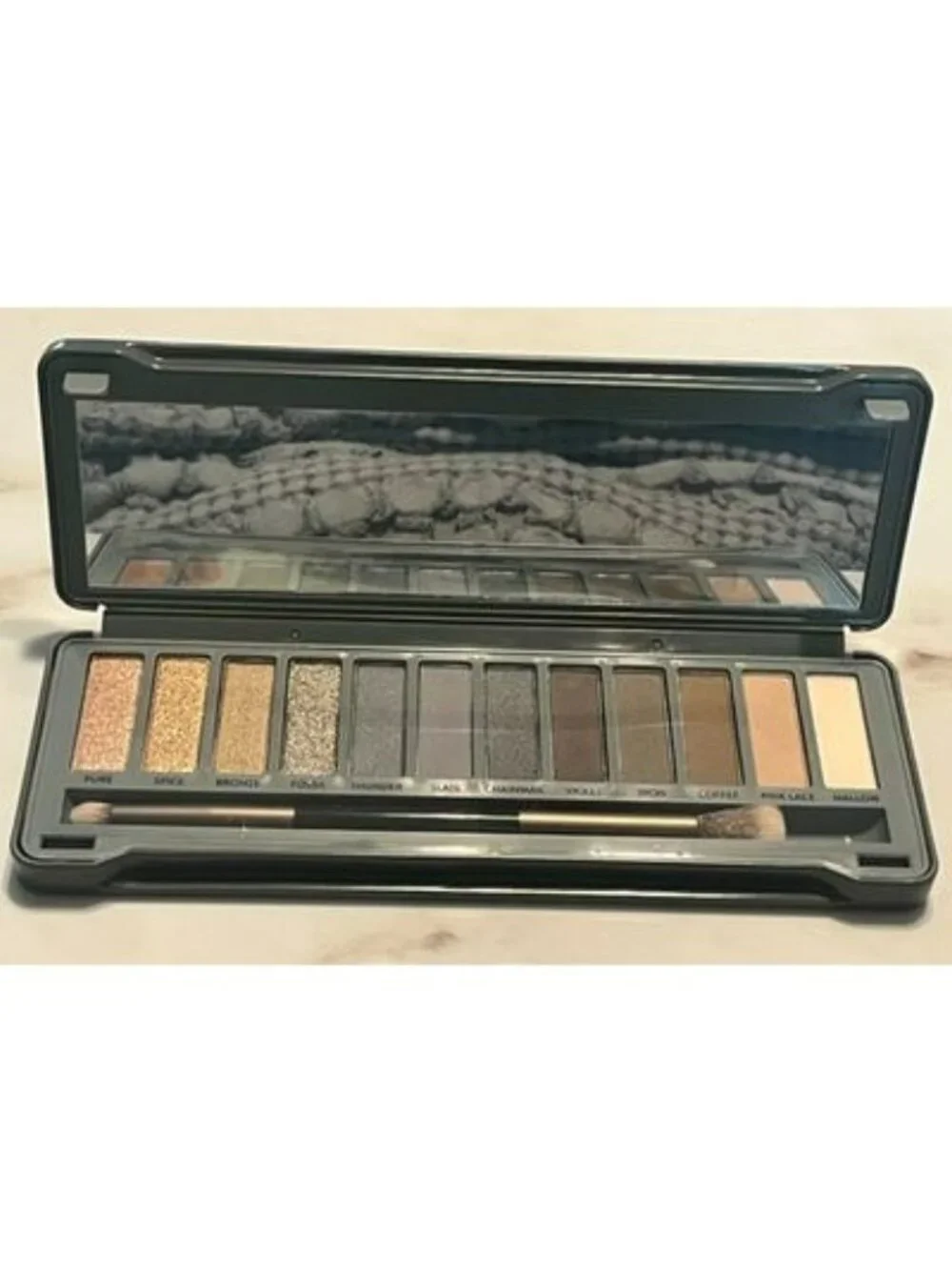 Lacura Smoky Eyeshadow Palette With 12 Shades & Brush For Bold & Neutral Looks